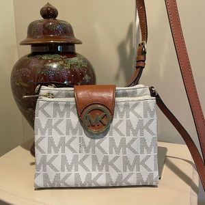 Michael kors crossbody